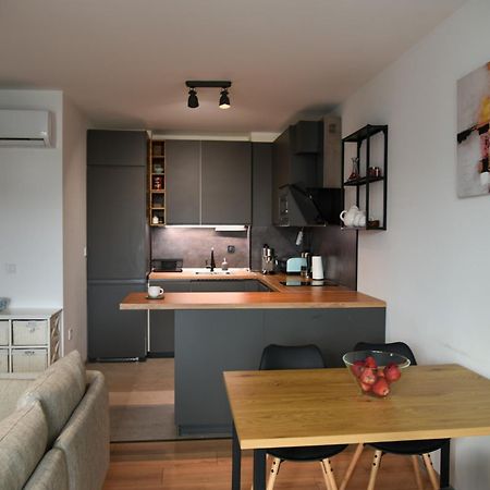 Sunlit Elegance Escape Apartment Varna Buitenkant foto