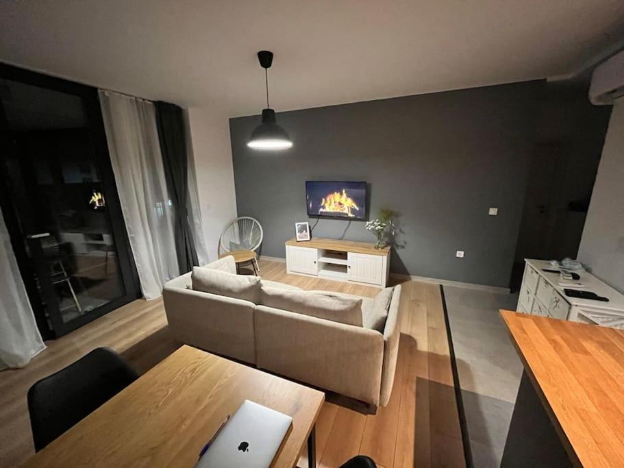 Sunlit Elegance Escape Apartment Varna Buitenkant foto